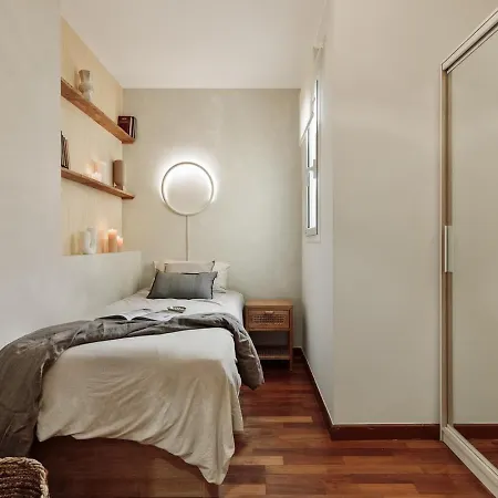 Lägenhet Cala - 2 Bedrooms In Eixample Exquerra Barcelona