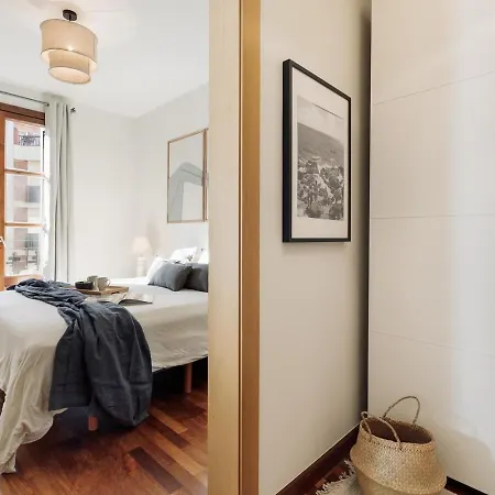 Cala - 2 Bedrooms In Eixample Exquerra *