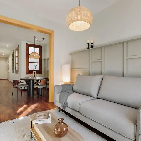 Cala - 2 Bedrooms In Eixample Exquerra Barcellona