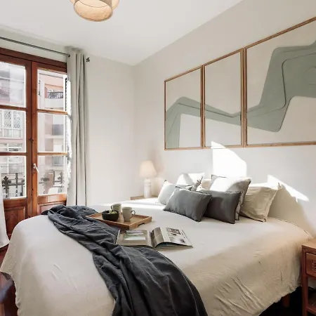Cala - 2 Bedrooms In Eixample Exquerra דירה ברצלונה